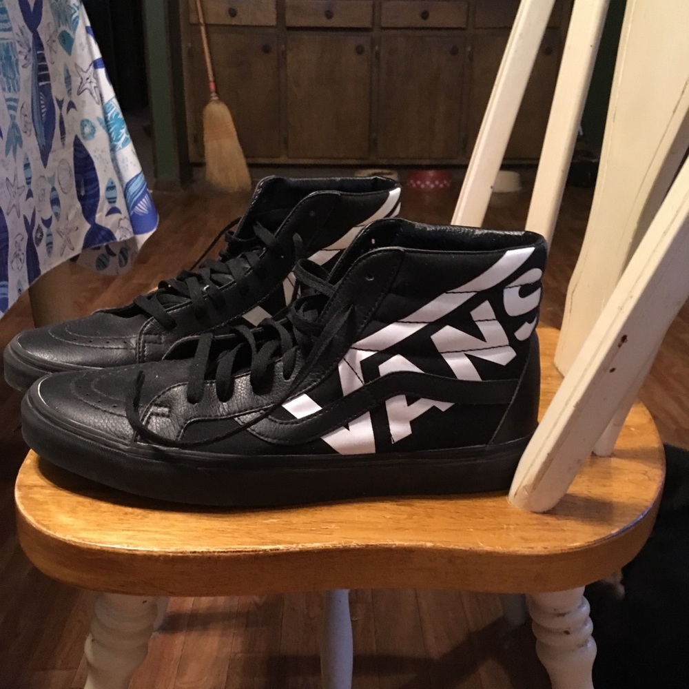 Black Leather Hightop Skater van’s, barely worn.